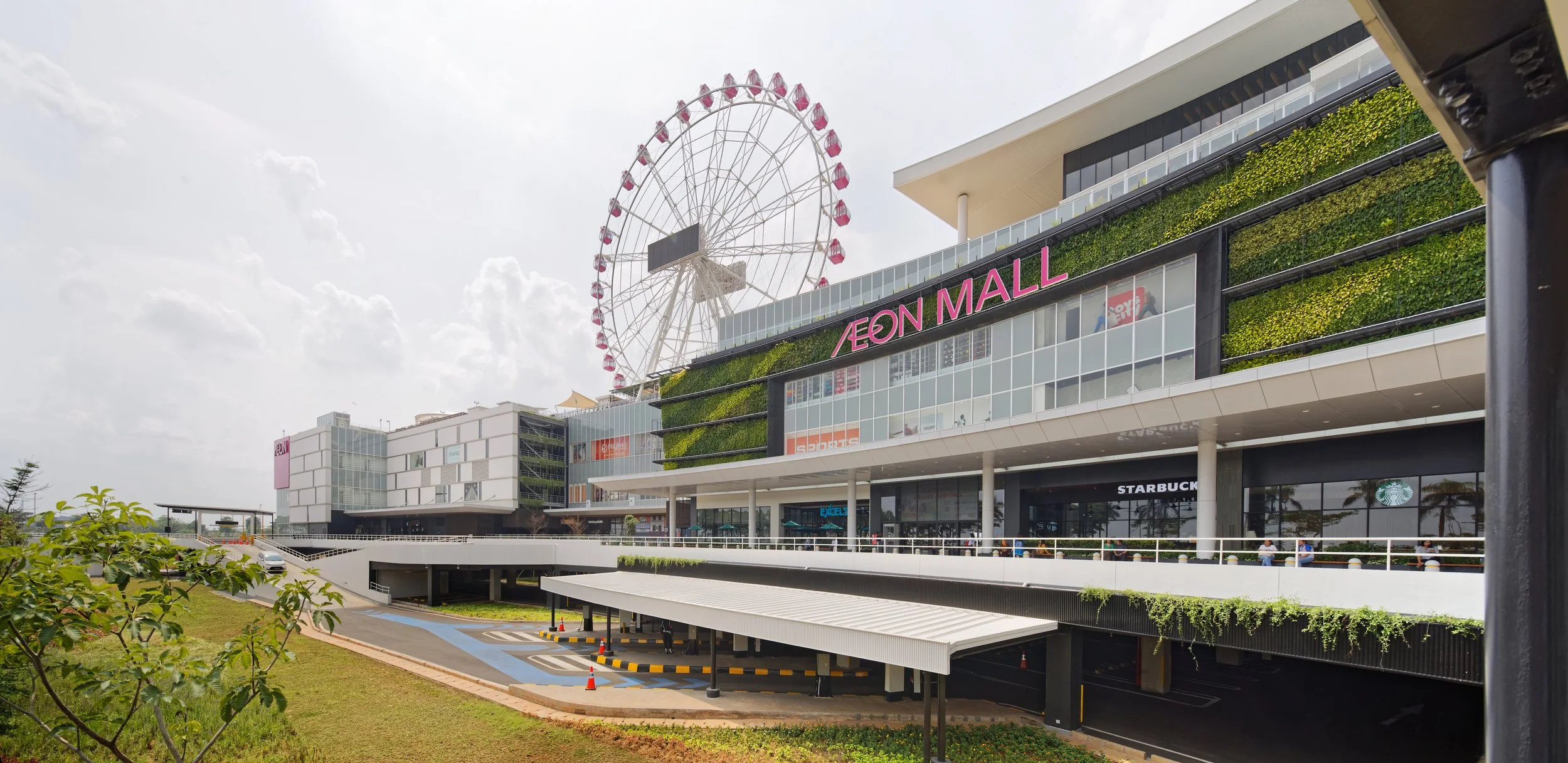 Pemandangan area Jakarta Garden City dan J-SKY Ferris Wheel